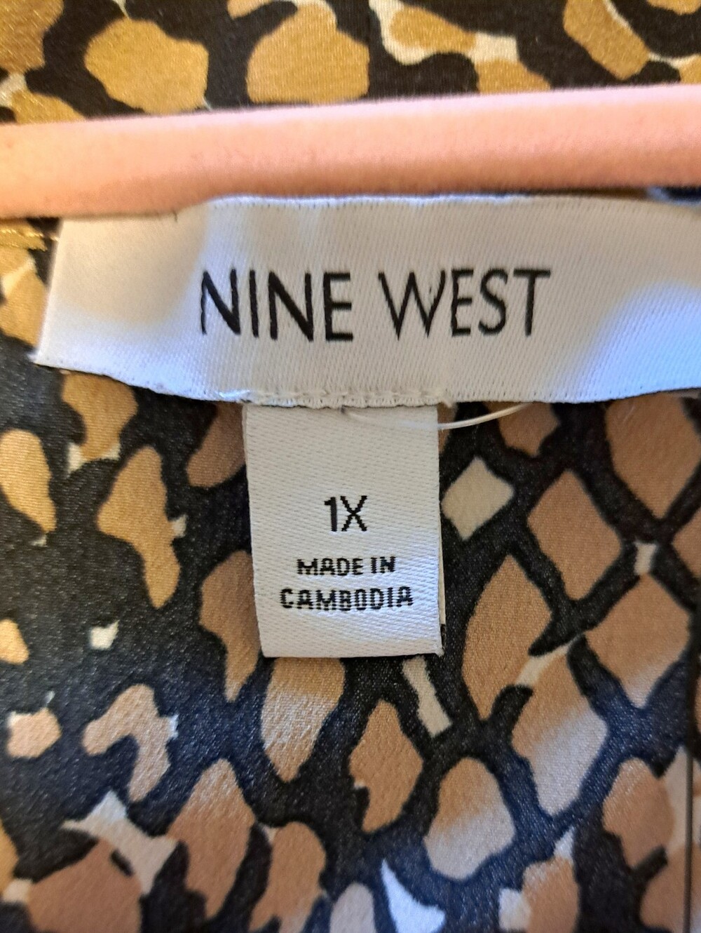 NINE WEST leopard Print BLOUSE brand new SIZE 1X gold butttons LONG SLEEVES - Picture 3 of 8